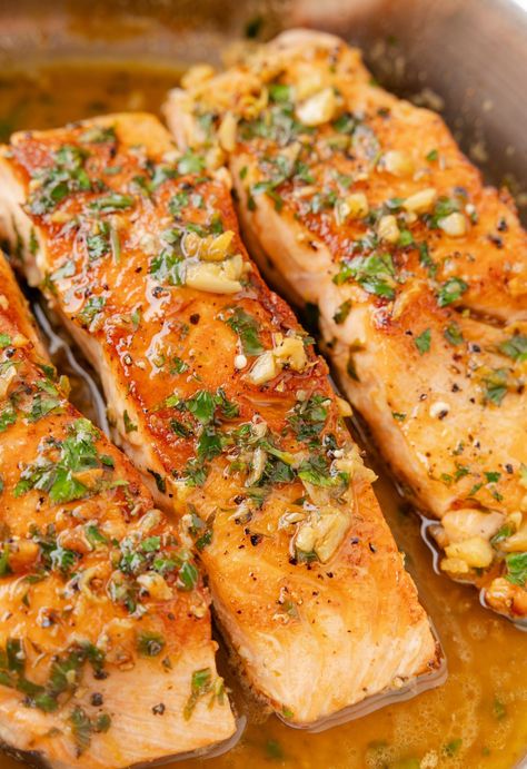 Dinner Ideas For The Week, Garlic Lemon Butter Sauce, Salmon Recipe Pan, Sauteed Salmon, Seared Salmon Recipes, Lemon Garlic Butter Sauce, Salmon Recipes Pan Seared, Lemon Garlic Salmon, Skillet Dinner Recipes