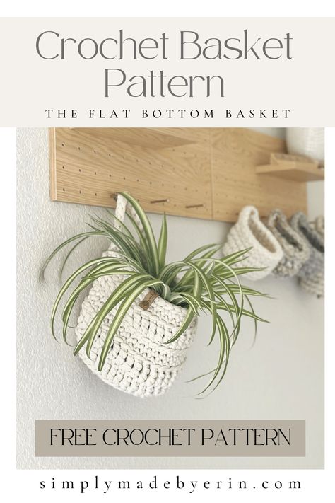 Crochet Flat Bottom Basket Pattern | Free Crochet Pattern Crochet Hook Display, Functional Crochet Ideas, Crochet Basket Patterns, Functional Crochet, Crochet Planter, Décoration Diy, Crochet Hat For Beginners, Crochet Flats, Crochet Basket Pattern Free