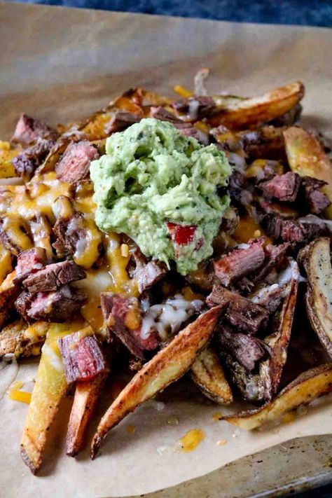 Homemade Carne Asada Fries Carne Asada Fries Recipe, Homemade Carne Asada, Carne Asada Fries, Crowd Pleasing Appetizers, Party Appetizers Easy, Fries Recipe, Broth Recipes, Paleo Dinner, Great Appetizers