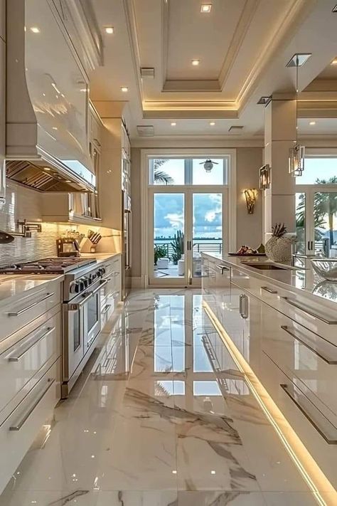 White Interior Homes Inspiration, Elegant Kitchens Luxury, All White Kitchens, Big White House, Houses Dream, Mansion Kitchen, Trendy Kitchen Design, Fancy Kitchen, Idea Paint