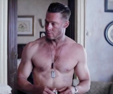 Brad Pitt's Best Shirtless Onscreen Moments | InStyle Brad Pitt Shirtless, Hacksaw Ridge Movie, Brad Pitt Images, Fury 2014, Brad Pitt Fury, Fury Movie, Luke Wilson, Bradley Pitt, Karate Kick