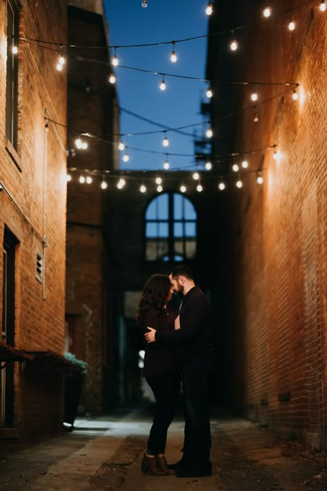 City Lights Engagement Photos, Nighttime Engagement Shoot, Engagement Photos Nighttime, Chicago Fall Engagement Photos, Couples Photoshoot City Night, Engagement Photos At Night, Evening Engagement Photos, Moody Engagement Photos City, Newport Photoshoot