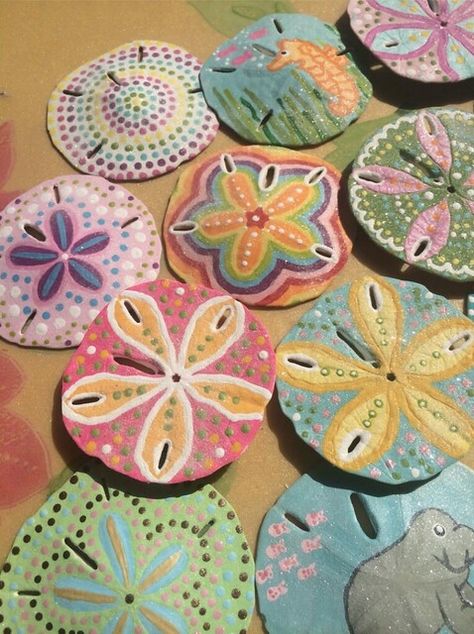 Painted Sand Dollars, Sand Dollar Craft, Sand Dollar Art, Diy Crafts Bookmarks, Seashell Painting, Sand Dollars, Painted Shells, Sea Glass Crafts, Beach Crafts