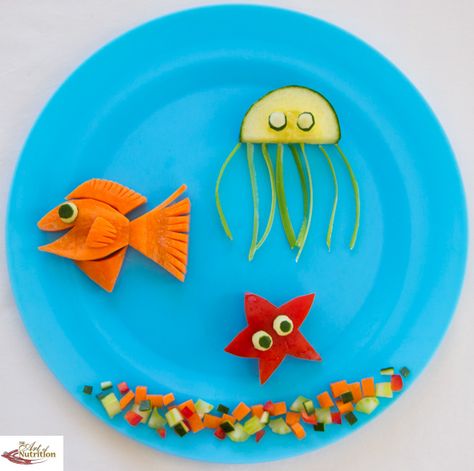 Deco Fruit, Food For Kids, Picky Kids, Healthy Food Guide, Food Art For Kids, Edible Crafts, Salad Healthy, Vegetable Carving, Edible Food