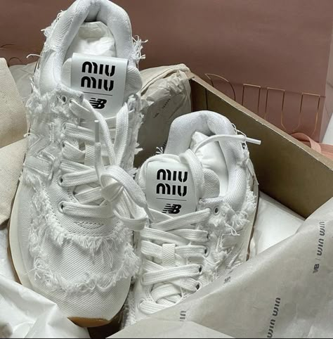 Pretty Sneakers, Trendy Shoes Sneakers, Pretty Shoes Sneakers, Miu Miu Shoes, Balance Sneakers, Cute Sneakers, Hype Shoes, Girly Shoes, Aesthetic Shoes