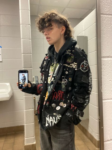 Alt Denim Jacket, Crust Punk Leather Jacket, Queer Battle Jacket, Punk Outfits Ideas, Handmade Patches Punk, Patch Inspo Punk, Lace Code Punk, Punk Outfits Diy, Reusing Old Clothes