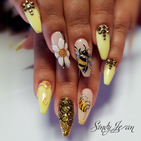 Bee And Honey Nails, Honey Acrylic Nails, Nails Bumble Bee, Honey Nail Art, Bee Design Nails, Honey Bee Nails Acrylic, Nails With Bee Design, Nail Designs Bee, Honey Bee Nail Designs