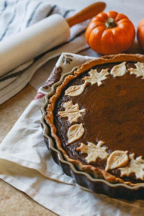 Maple Pumpkin Pie Recipe, Maple Pie, Scary Cakes, Leaves Falling, Perfect Pies, Pumpkin Season, Pumpkin Recipes, Pie Recipes, Cake Cookies