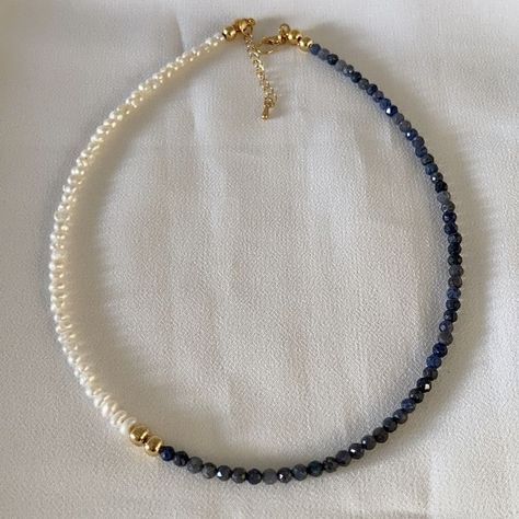 Beautiful Sapphire Necklace Gold Bead Jewelry, Simple Bead Necklace Ideas, Natural Stone Beaded Necklace, Top Jewelry Trends 2023, Chain Bead Necklace, Chain And Bead Necklace, Neckles Ideas, Beading Necklaces Ideas, Beaded Necklace Inspiration