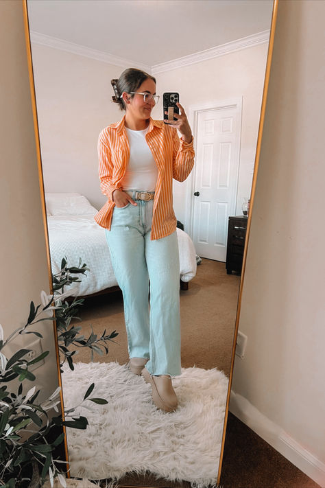 casual office style, summer dress, teacher style, teacher ootd Comfortable Teaching Outfits, Sneaker Teacher Outfit, Teacher Jeans Outfit, Teacher Fits Aesthetic, Teacher Outfits Colorful, Teacher Outfits With Sneakers, Summer Teacher Outfits Elementary, Business Casual Teacher Outfits, Summer Outfits Teacher