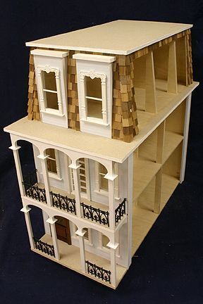 New Orleans style dollhouse from the French Quarter Townhome Plans, Bakery Miniature, Dolls Miniature, Miniature Dollhouses, Porch Kits, Modern Dollhouse Furniture, Craft Things, Doll House Plans, Kid Projects