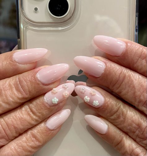 Short Almond Nails Designs Flower, Short Almond Flower Nails, Nails With Flower Charms, Elegant Pink Oval Flower Ring, Flower Charm Nails, Short Pink Nails With Charms, Almond Nails With 3d Flower, Almond Pink Flower Nails, Short Nails With Charms