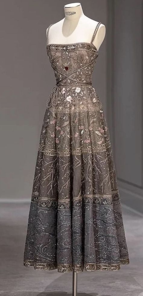 Paolo Sebastian Dresses, Paolo Sebastian, Glam Dresses, Looks Vintage, Ball Dresses, Fancy Dresses, Couture Fashion, Gorgeous Dresses, On Display