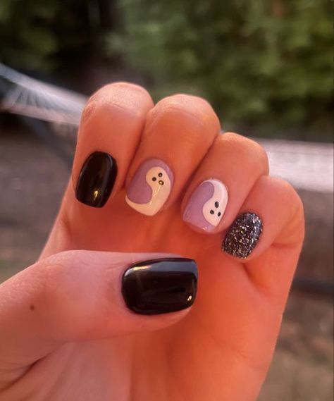 Short Ghost Nail Designs, Ghost Toenail Design, Kids Nails Halloween, Simple But Cute Halloween Nails, Halloween Nails With Purple, Halloween Gel Nails Ideas Short Simple, Halloween Nail Designs For Kids, Short Purple Halloween Nails, Halloween Kid Nails