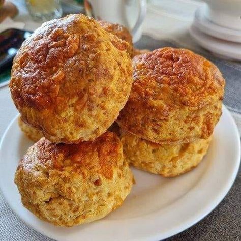 Scones Recipe Uk, Air Fryer Recipes Uk, Cheese Scone Recipes, Irish Cooking, Making Cheese, Self Raising Flour, Cheese Scones, Scone Recipe, How To Make Cheese