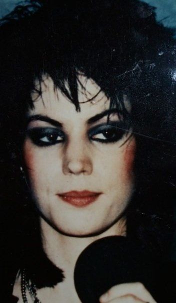 Joan Jett Joan Jett 80s, 80s Rocker Makeup, 80s Rock Makeup, Rock And Roll Makeup, 80s Rocker Chick, Rock Star Makeup, Rocker Makeup, Glam Rock Makeup, Rock Makeup