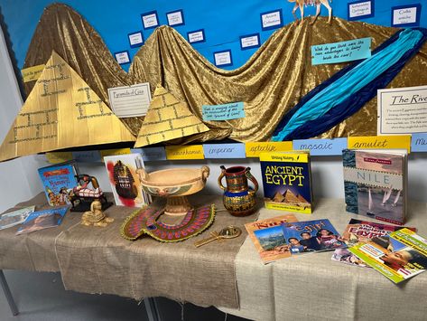 Ancient Egypt Display, Egypt Display, Egyptian Room, Egypt Party, Ancient Egypt For Kids, Egyptian Crafts, Ancient Civilisations, Presentation Ideas For School, 7 Wonders