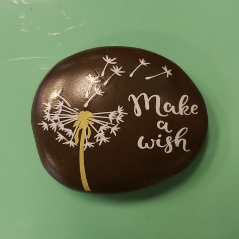 "Make A Wish" Stone. Great Gift/Keepsake To Give. Rock Painting Sayings, Rock Painting Inspirational, Rock Painting Ideas Christmas, Small Stone Painting, Thanksgiving Rocks, Stone Crafts Diy, Spring Painted Rocks, Painted Stones, Summer Rock Painting Ideas