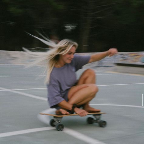 Skater Girl Aesthetic, Heart Fire, Skateboarding Aesthetic, Moon Board, Skate Aesthetic, France Summer, Skateboard Aesthetic, Surf Aesthetic, Surf Apparel