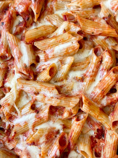 The Best Gluten Free Baked Ziti - The Gluten Free Grasses Gluten Free Pasta Casserole, Gluten Free Baked Ziti, Gluten Free Pasta Bake, Baked Spagetti, Tomato Sauce Italian, Pasta Tomato Sauce, Gluten Free Pasta Dishes, Pasta Tomato, Rigatoni Recipes