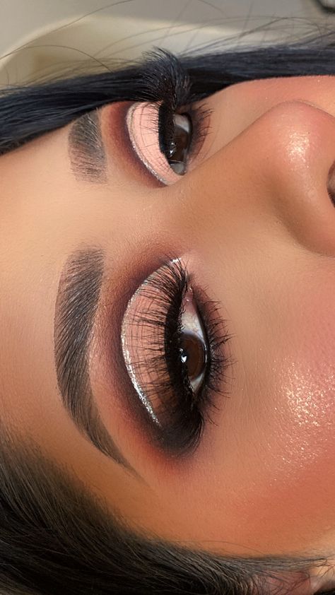 Soft Glam Makeup Eye Shadow, Full Glam Eyeshadow, Colombia Makeup Ideas, Maquillaje Soft Glam, Social Glam Makeup, Full Cut Crease Eye Makeup, Maquillaje Cut Crease, Full Cut Crease, Soft Cut Crease