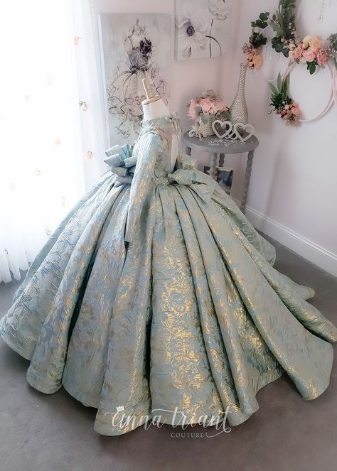 Girls Ball Gown Dresses, Vintage Ball Gown, Flower Girls Dresses, Vintage Ball Gowns, Girls Ball Gown, Application Iphone, Girls Pageant Dresses, Kids Gown, Kids Designer Dresses