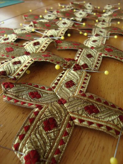 12th Century Clothing, Ear Cuff Diy, Ecclesiastical Vestments, Liturgical Vestments, Clergy Stoles, Orthodox Cross, Bamboo Crafts, Century Clothing, Sewing Trim