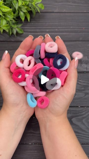 Easy Hair Bows, Hair Bands Diy, Rubber Band Crafts, Baby Hair Bands, Hair Rubber, Studio Diy, Hair Rubber Bands, Hair Ribbon, Diy Hair Bows