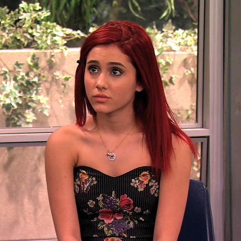 Victorious Aesthetic, Cat Valentine Outfits, Victorious Cat, Ariana Grande Red Hair, Ariana Grande Bra, Ariana Grande Cat, Cat Valentine Victorious, Victorious Cast, Ariana Grande Cute