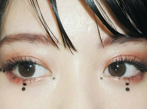 Liner Ideas, Ideas Maquillaje, Eyeliner Designs, Funky Makeup, Cute Eye Makeup, Indie Makeup, Graphic Eyeliner, Ethereal Makeup, Makeup Idea