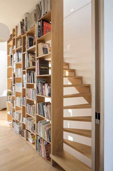 Whether you're looking for a space-saving solution or simply want to add some pizzazz to your home, these staircase ideas are perfect for small spaces. From traditional designs to modern marvels, we have something for everyone. So take a look and find the perfect fit for your home! Scale Loft, سلالم حلزونية, Loft Stairs, Attic Stairs, Stair Case, Loft Room, Interior Stairs, Attic Rooms, House Stairs