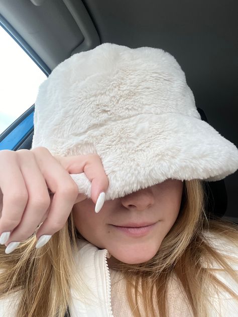 Teen Winter Hats, White Fluffy Bucket Hat, White Fur Felt Winter Hat, Fluffy White Winter Hat, White Fur Coat Hat, White Fur Hat Aesthetic, White Fur Hat, Fuzzy Bucket Hat, Russian Hat