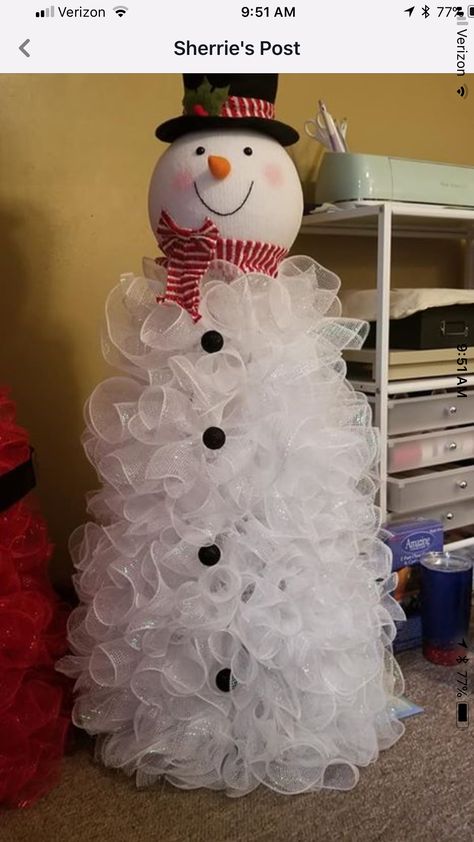 Diy Christmas Snowman, Diy Snowman Decorations, Mesh Christmas Tree, Christmas Diy Wood, Deco Mesh Wreaths Diy, Snowman Christmas Decorations, Christmas Tree Decorations Diy, Christmas Money, Diy Snowman