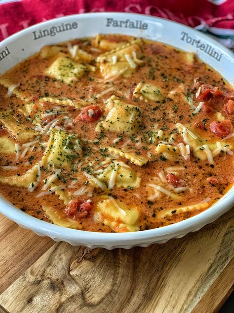 Instant Pot Ravioli in Tomato Parmesan Broth Instant Pot Ravioli, Ravioli Soup, Tomato Parmesan, The Tipsy Housewife, Tipsy Housewife, Lasagna Soup Recipe, Ravioli Recipe, Tortellini Soup, Broth Recipes