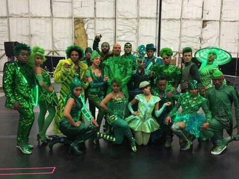 Emerald City Theme, The Wiz Musical, Oz Aesthetic, Wicked Clothing, The Wizard Of Oz Costumes, Wizard Of Oz Musical, Side Eyes, Wicked Costumes, City People