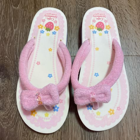 Kawaii Sandals, Cutecore Clothes, Mother Garden, Hat Aesthetic, Kawaii Shoes, Cool Buttons, Pink Y2k, Pink Sandals, Girly Shoes