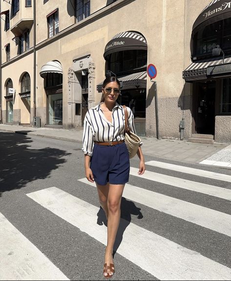 Navy Blue And White Striped Shirt Outfit, Navy Blue Shorts Outfits Women, Navy Shorts Outfit, Blue Shorts Outfit, Blue Striped Shirt Outfit, Casual Bar Outfits, Outfits With Striped Shirts, Travel Ootd, Shirt Dress Outfit