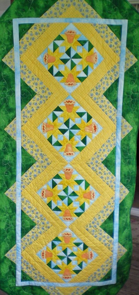 March Daffodil Table Runner MGD - 758524372980 Daffodil Quilt, Sewing Pillow Patterns, Morning Glory Design, Flower Quilt Patterns, Stained Glass Quilt, Barn Quilt Designs, Spring Quilts, Applique Quilt Patterns, Flower Quilts