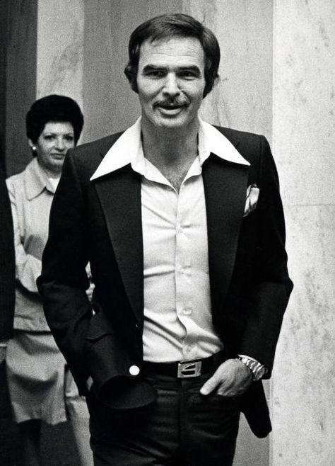 A great suit flatters any physique, but the super-large collars men rocked in the '70s looked a little more costume-y than chic. Wide Collar Shirt, 70s Collared Shirt, Boardroom Ideas, Big Collar Shirt, Disco Chic, Worst Trends, 70s Western, 70s Men, 70s Shirts