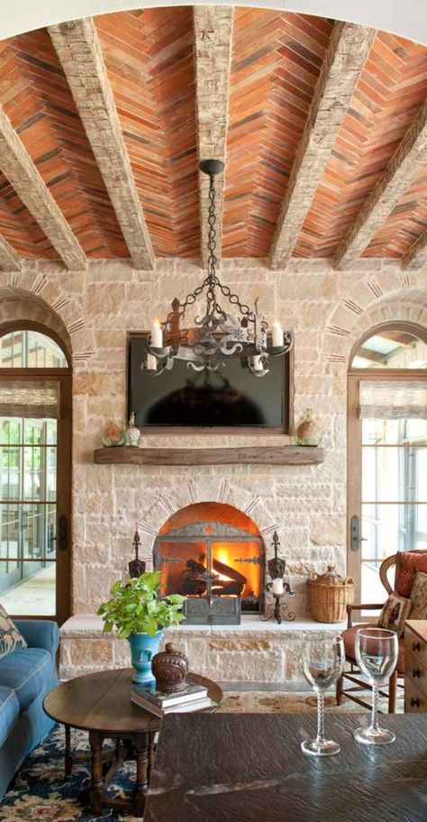 Old World, Mediterranean, Italian, Spanish & Tuscan Homes Design & Decor Mediterranean Family Room, Mediterranean Dining, Mediterranean Interior, Mediterranean Style Homes, Tuscan Design, Mediterranean Home Decor, Tuscan House, Italian Decor, Mediterranean Decor