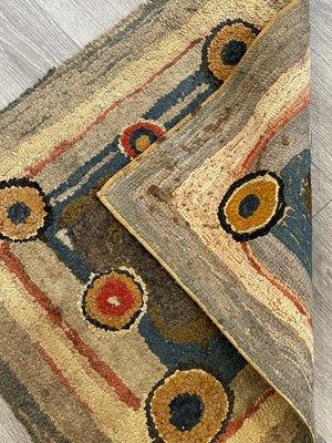 Lot 1095 - Abstract Geometric Hooked Rug Antique Hooked Rugs, Next Rugs, Folk Art Jewelry, Coin Auctions, Hooked Rugs Primitive, Vintage Hooks, Rug Studio, Antique Samplers, Wool Embroidery