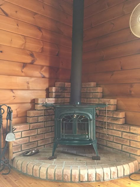 I love the wall Fireplace Hearth Stone, Wood Burning Stove Corner, Corner Wood Stove, Wood Stove Surround, Stove Hearth, Wood Stove Wall, Wood Stove Hearth, Hearth Stone, Wood Heat