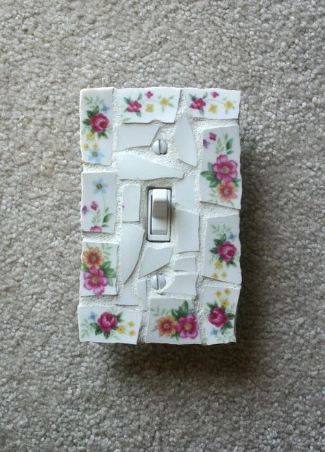 20 Creative Ways To Decorate Your Light Switches Light Switch Covers Diy, China Crafts, Diy Magazine, Light Switch Plate, Mosaic Projects, Mosaic Diy, Light Switch Cover, Switch Plate Covers, Light Switch Plates