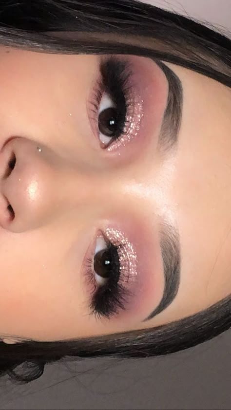 Xv Pink Makeup, Simple Makeup Looks For Quinceanera, Natural Makeup Quinceanera, Pink Quince Makeup Looks, Light Pink Quince Makeup, Pink Quince Makeup, Pink Hoco Makeup, Xv Makeup, Romantic Eye Makeup