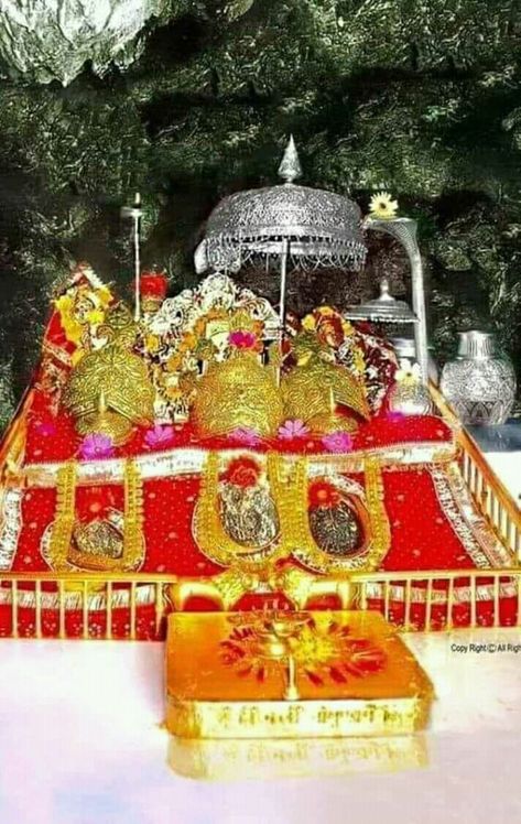 Maa Vaishnodevi Diwali Gods, Vaishno Mata, Saraswati Photo, Good Morning Clips, Happy Marriage Anniversary, Flower Background Design, Vaishno Devi, Colourful Wallpaper Iphone, Indian Wedding Video