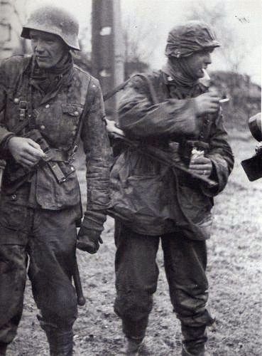 Soldiers of the Kampfgruppe Hansen (1st SS-Panzer-Division LSSAH) Wwii German Uniforms, Ww2 Uniforms, German Soldier, Germany Ww2, Battle Of The Bulge, Wwii Photos, German Soldiers Ww2, German Uniforms, German Military