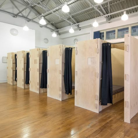 Wooden sleeping pods by Reed Watts made available to homeless people in London Homeless Shelter Ideas, Homeless Shelter Design, Sleep Box, Homeless Housing, Shelter Ideas, Sleeping Pods, Hostels Design, Shelter Design, Emergency Shelter