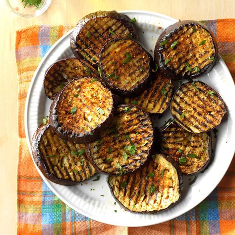 Spicy Grilled Eggplant Vegan Eggplant Recipes, Vegan Eggplant, Bbq Side Dishes, Grilling Sides, Bbq Sides, Grilled Eggplant, Grilled Zucchini, Summer Side Dishes, Grilled Veggies