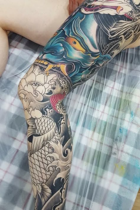 Fechamento Oriental | Tatuagem da yakuza, Tatuagem na perna, Arte da tatuagem japonesa Japanese Flower Sleeve Tattoo Men, Japanese Leg Sleeve, Yakuza Style Tattoo, Tato Irezumi, Tattoo Yakuza, Japanese Mask Tattoo, Japanese Leg Tattoo, Oni Tattoo, Hannya Mask Tattoo