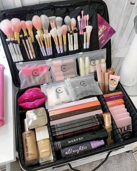 VANITY COLLECTIONS on Instagram: “Our VC MAKEUP BAGS that come with our 5 x custom VC reusable,PU Zip lock bags ✌🏻 Perfect for keeping all those small loose items organised…” Makeup Box Aesthetic, Mua Kit, Vanity Collections, Acrylic Makeup Storage, Hanging Cosmetic Bag, Pure Makeup, Sparkle Makeup, Makeup Brushes Guide, Makeup Drawer Organization